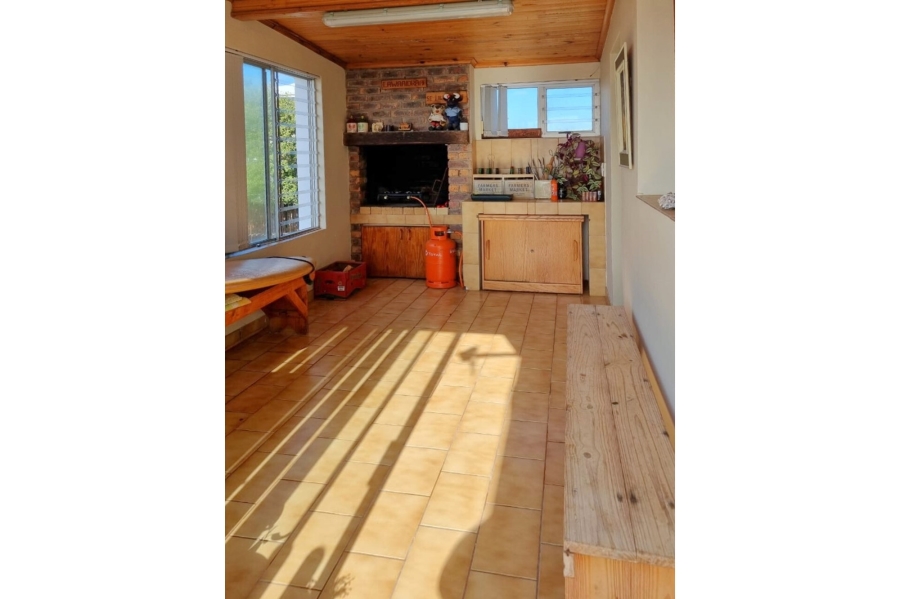 4 Bedroom Property for Sale in Buffalo Bay Western Cape